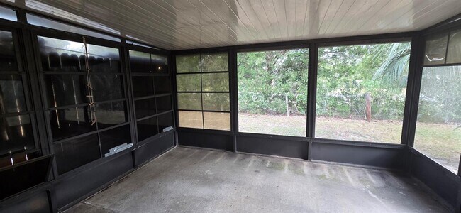 Building Photo - 1923 SW 34th Ct