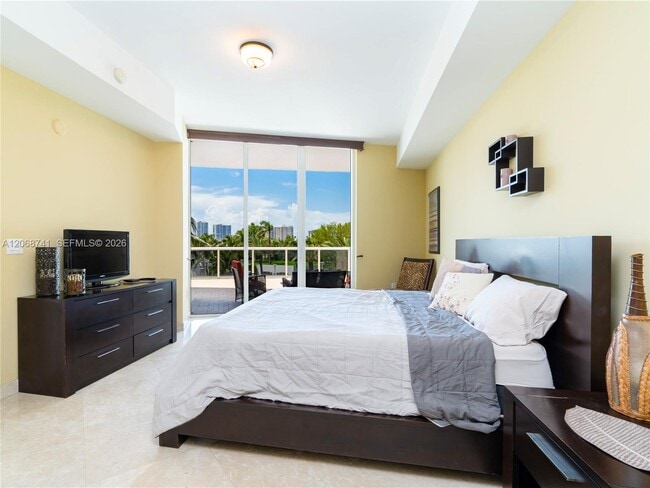 Building Photo - 18101 Collins Ave