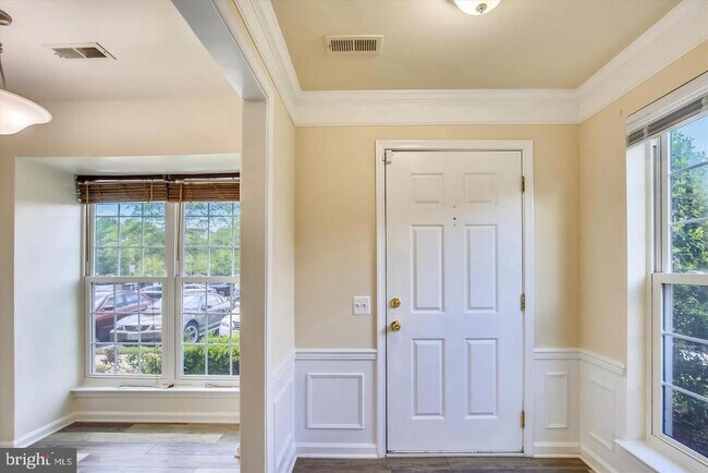 Building Photo - 46920 Courtyard Sq