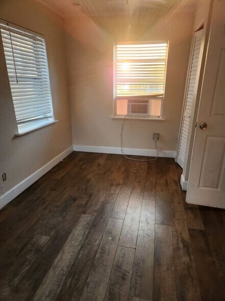 Building Photo - 731 Ave A SW