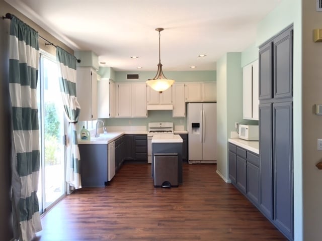 Building Photo - Spacious two-story home with functional layout and strong natural light in a well-maintained Ocea...