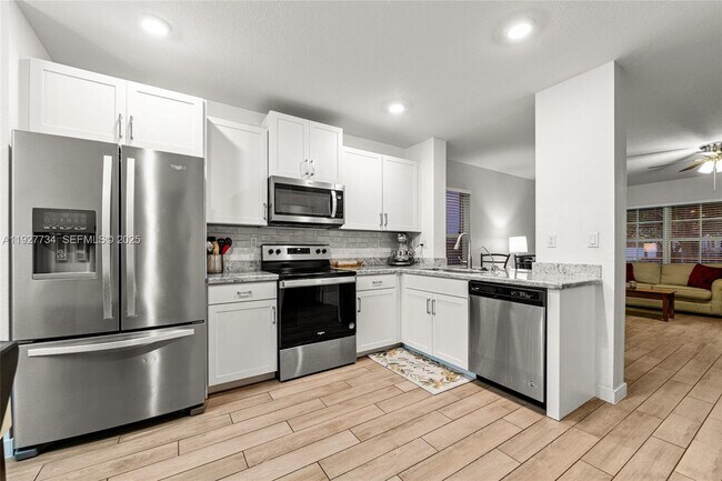 Building Photo - 525 NE 6th Pl