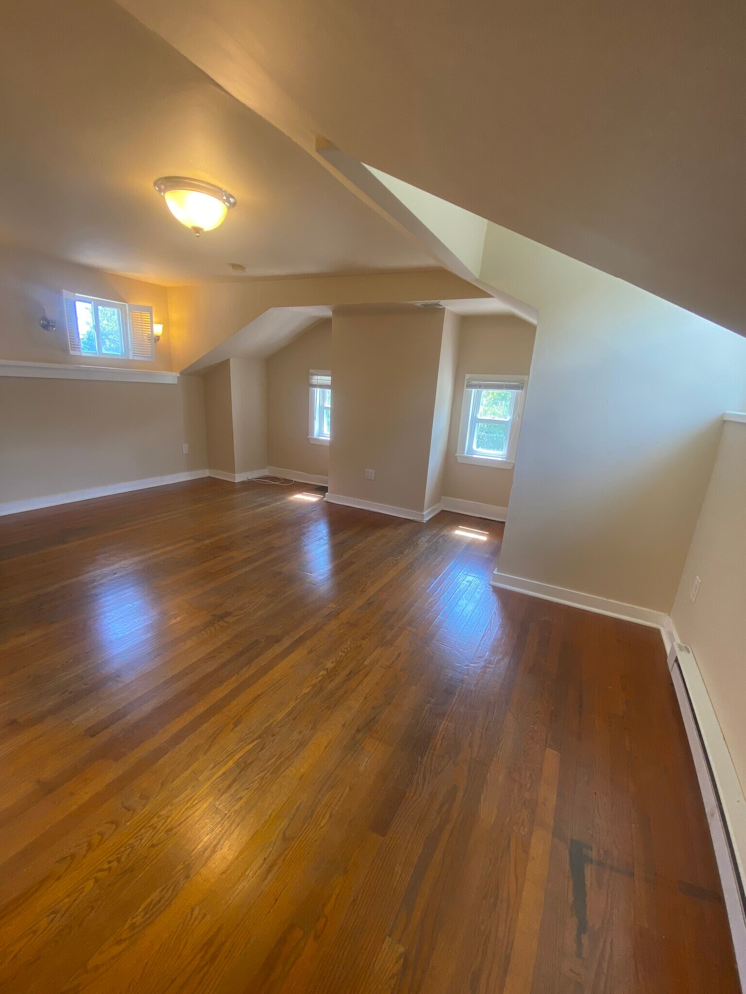 Building Photo - 261 Main St