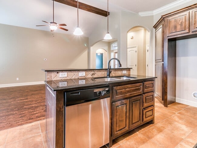 Building Photo - 4 Bedrooms/3Car/Edmond Schools -  Community Pool- Storm Shelter