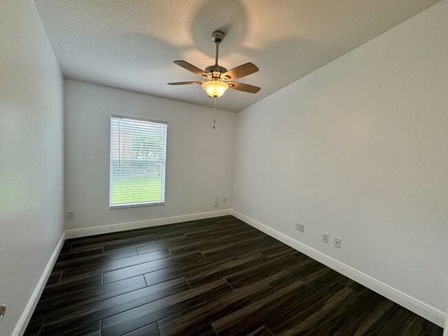 Building Photo - 11056 Dawnview Ln
