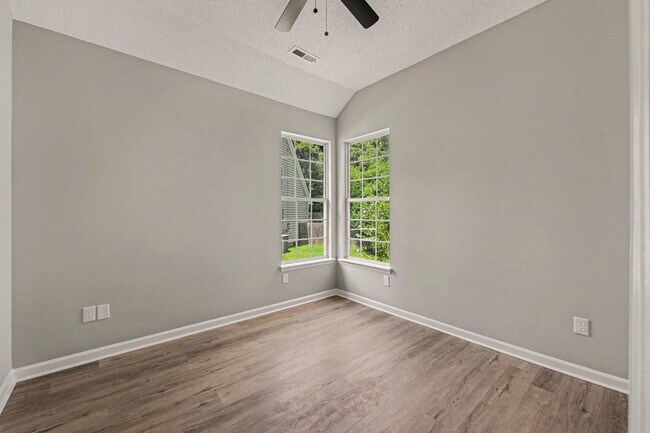 Building Photo - 1854 Oleander Ct