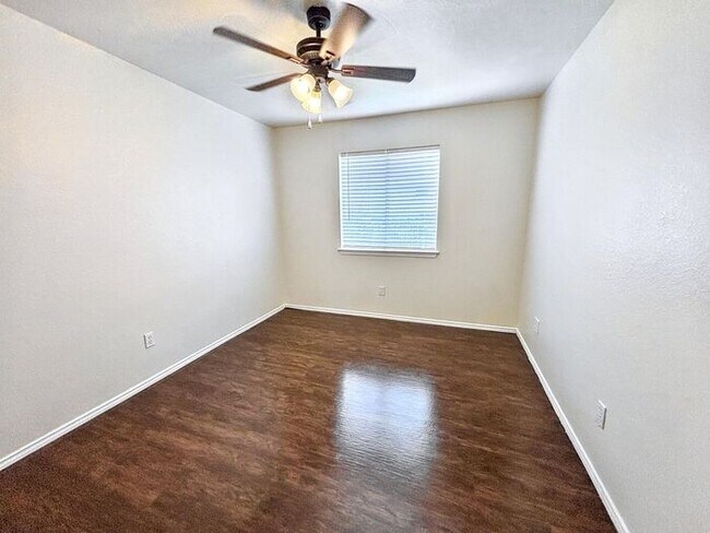 Building Photo - Beautiful 3-Bedroom Home: Comfort, Conveni...
