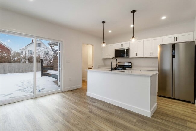 Building Photo - 2 Elmwood St