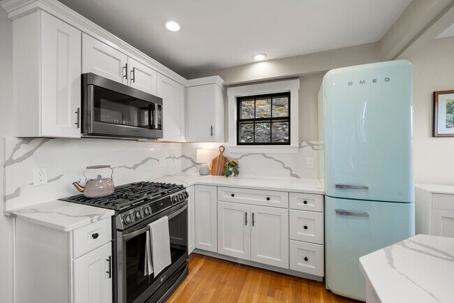 Building Photo - 11 Gingerbread Hill