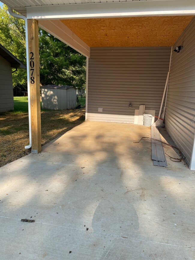 Building Photo - 3 bed 2 bath 1 Carport $995/month