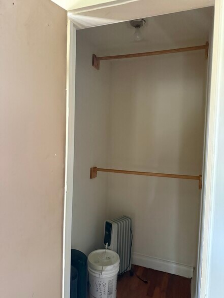 Building Photo - 533 Spain St