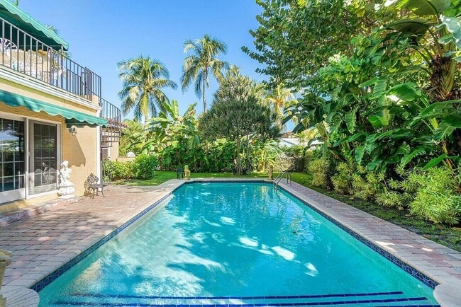 Primary Photo - 194 Almeria Rd