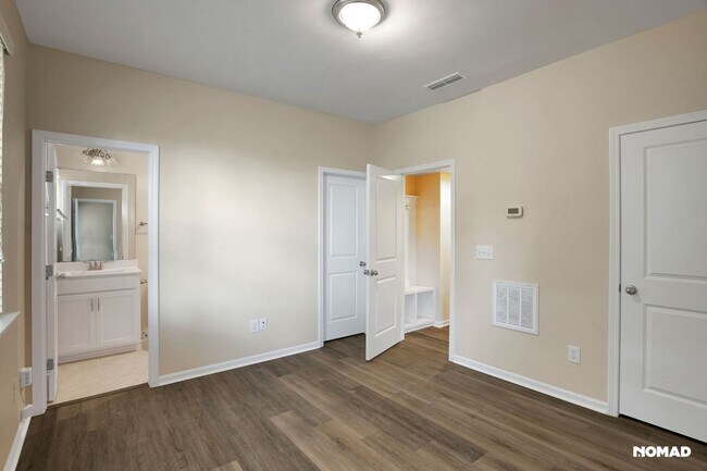 Building Photo - Charming 4BR Townhome in Apex