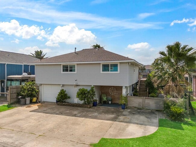 Primary Photo - 1069 Redfish St