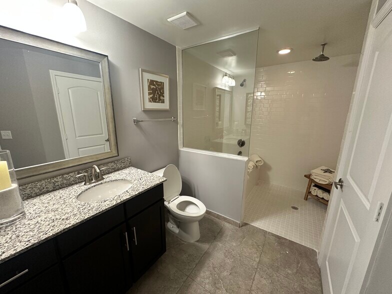 Building Photo - 4831 NW 112th Ct