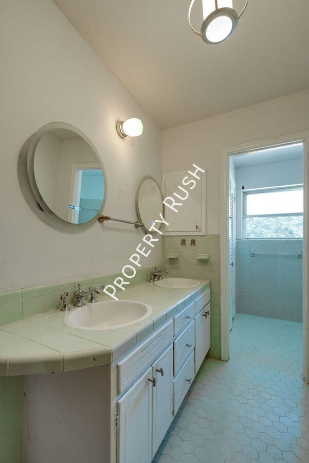 Building Photo - 303 Windmere Dr