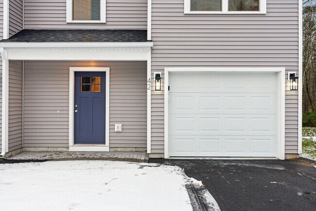 Building Photo - 24 Foliage Way