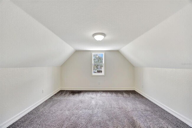 Building Photo - 912 E 20th Ave