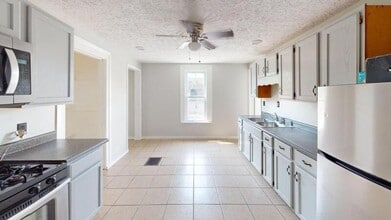 Building Photo - 11 Linwood Pl