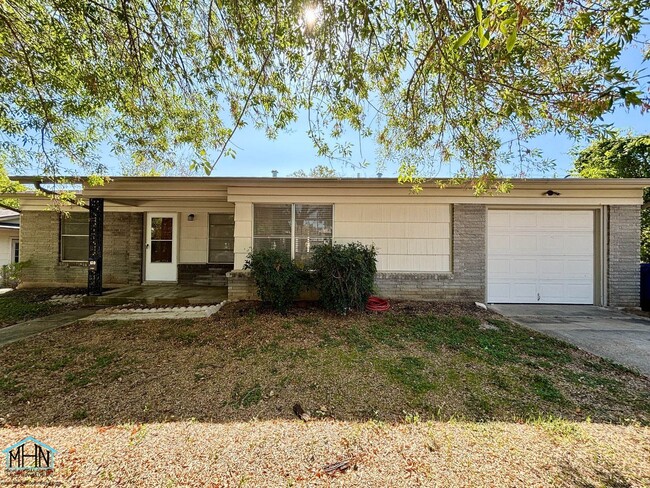 Building Photo - Charming 3 bed, 1 bath home in close proxi...