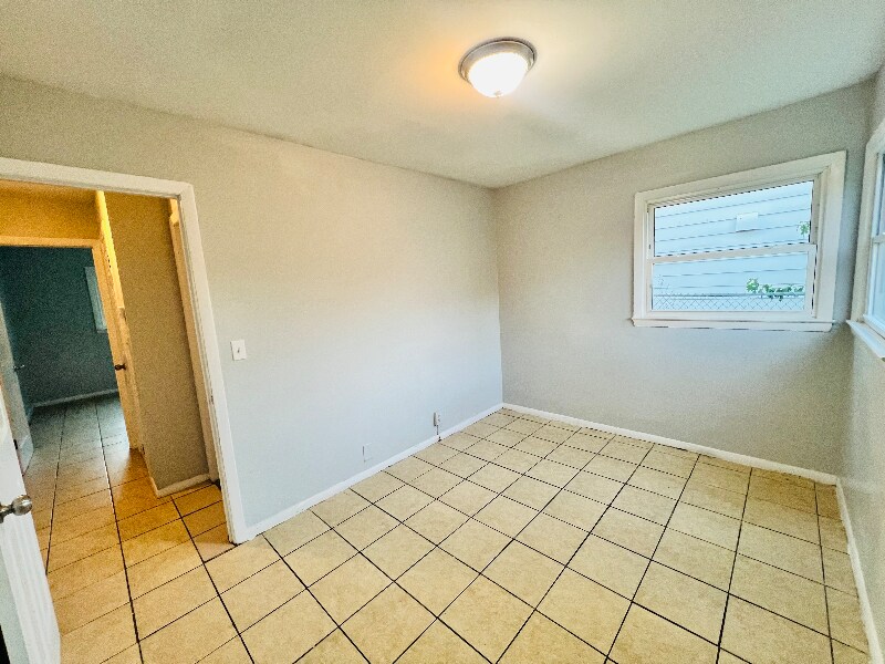 Building Photo - 5816 N 62nd St