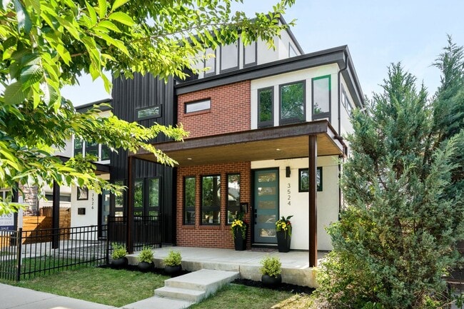 Building Photo - Luxury 4BD, 5BA Duplex in LoHi with Covered Rooftop Deck