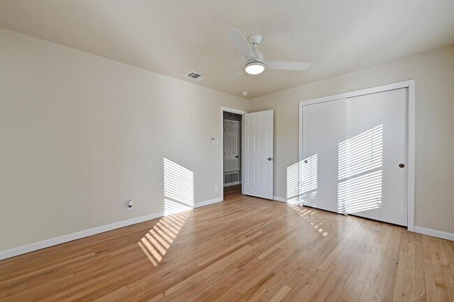 Building Photo - 1900 Cedar Ave