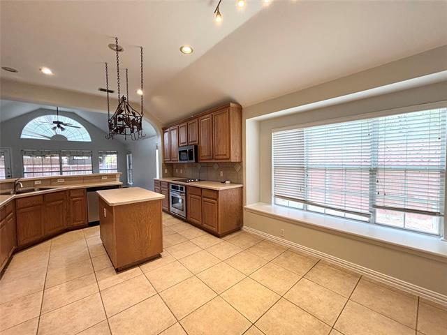 Building Photo - 15881 Grove Crest Dr