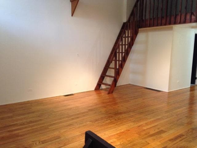 Building Photo - 1050 W Dickens Ave