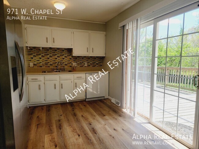 Building Photo - Pet friendly home with level fenced back y...