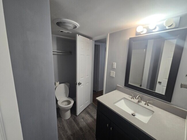 Building Photo - 1007 Olsen Ave