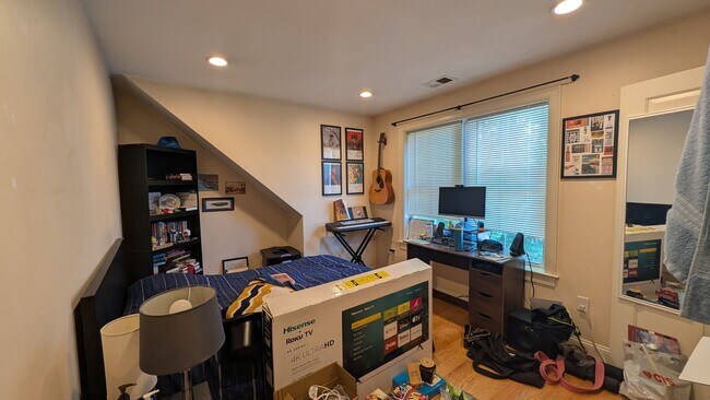 Building Photo - Spacious Townhouse: 4-bed, 3.5 bath unit in Brighton with Garage Parking