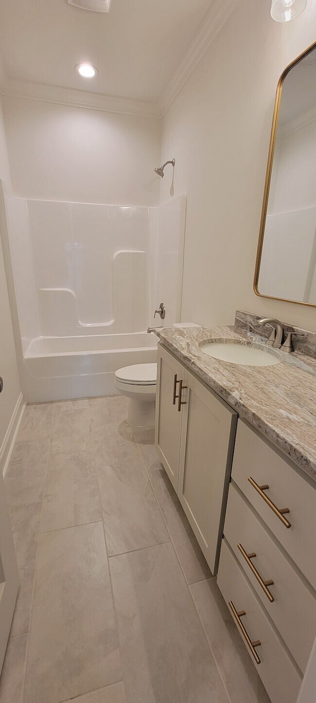 Building Photo - 204 Bennington Ln