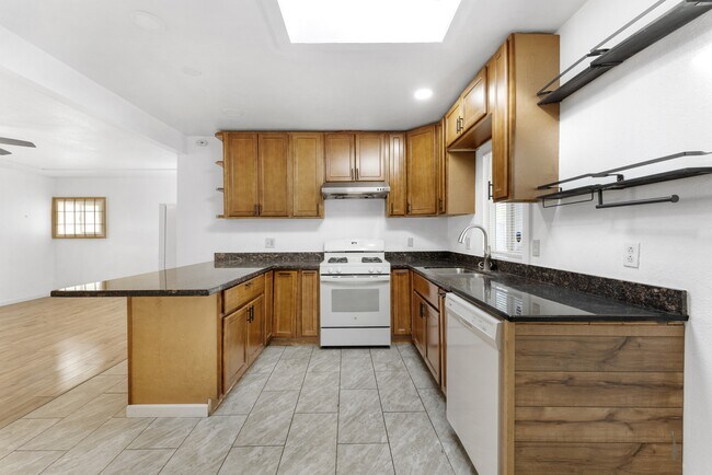 Building Photo - 14785 Van Ave