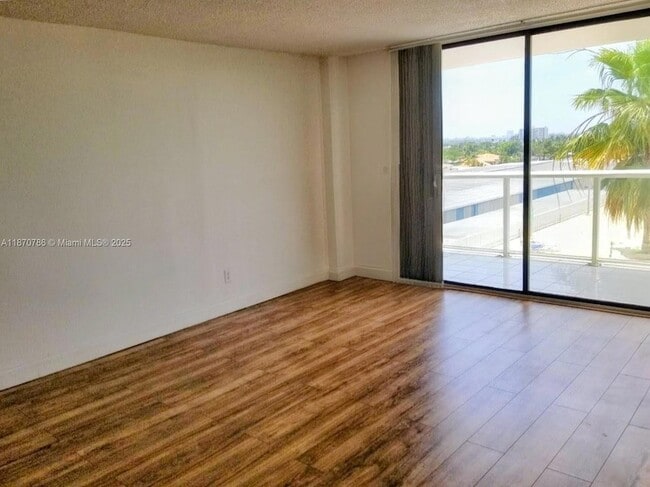 Building Photo - 13499 Biscayne Blvd