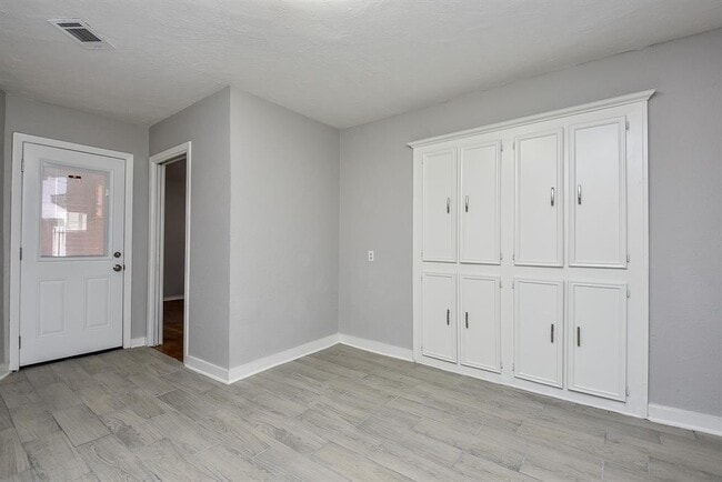 Building Photo - 2509 Oakcliff St