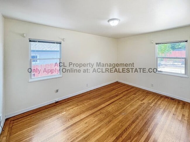 Building Photo - Charming 3-Bedroom Home with Lush Backyard...