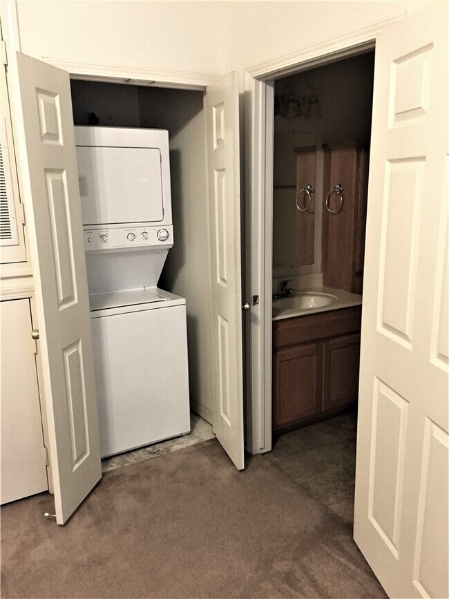 Building Photo - 1774 N Gregg Ave