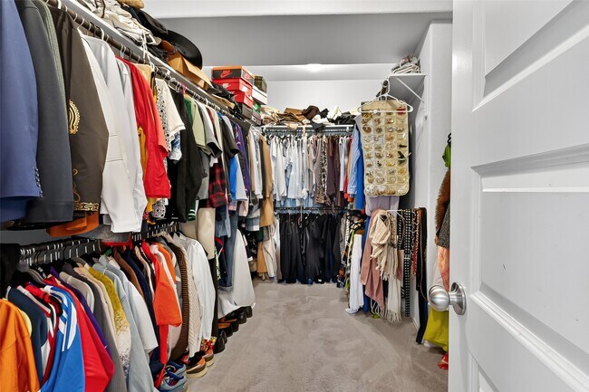 Building Photo - 1601 Darwin Cedar Dr