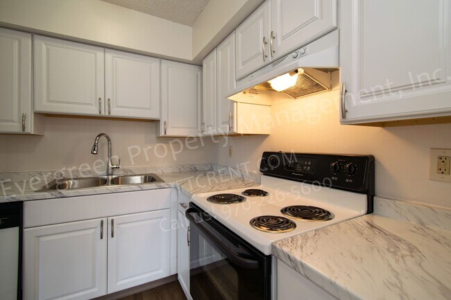 Building Photo - 1705 Heatheridge Rd