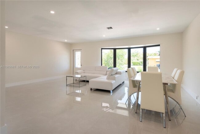 Building Photo - 4700 McKinley St