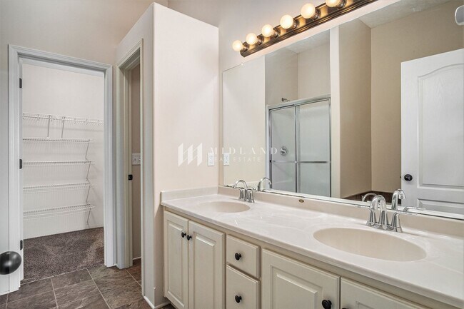 Building Photo - Ranch Townhome in Shadow View