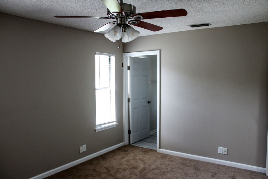 Primary Bdrm - 501 Westgate Cir