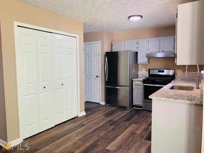 Building Photo - 30 Standing Rock Rd