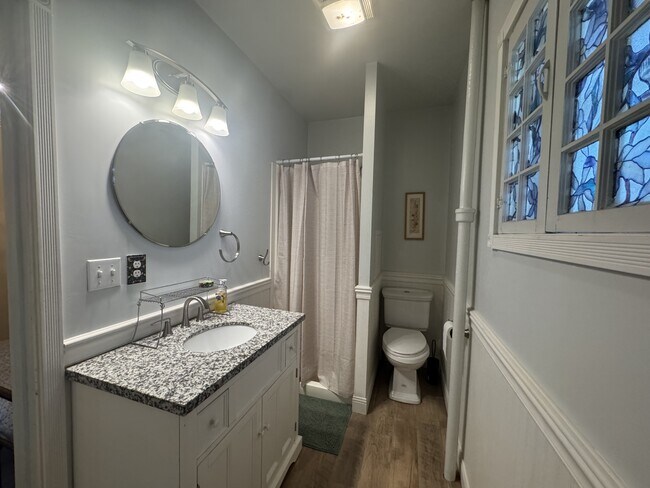 Building Photo - 634 4th Ave N