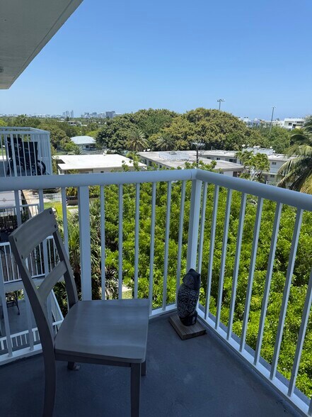 Building Photo - 110 S Shore Dr