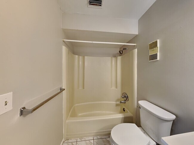 Building Photo - 1921 Truman Rd