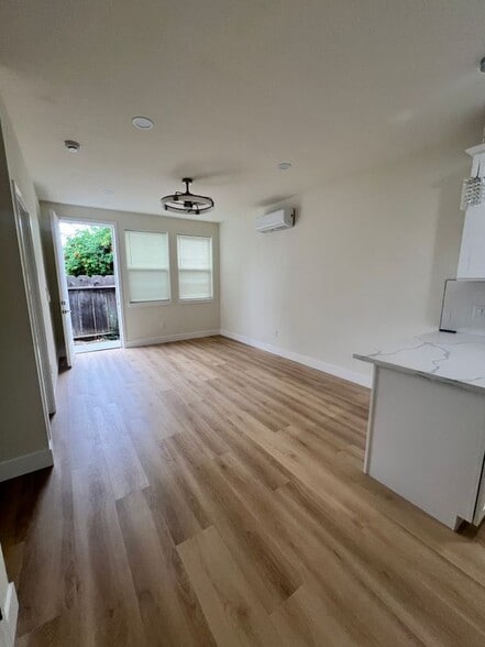 Building Photo - 119 Pereira Ave