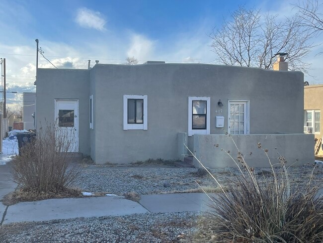 Building Photo - 407 Vassar Dr SE