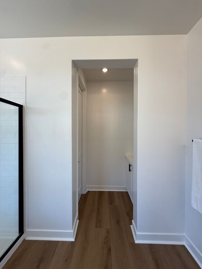 Building Photo - 156 Coiner St